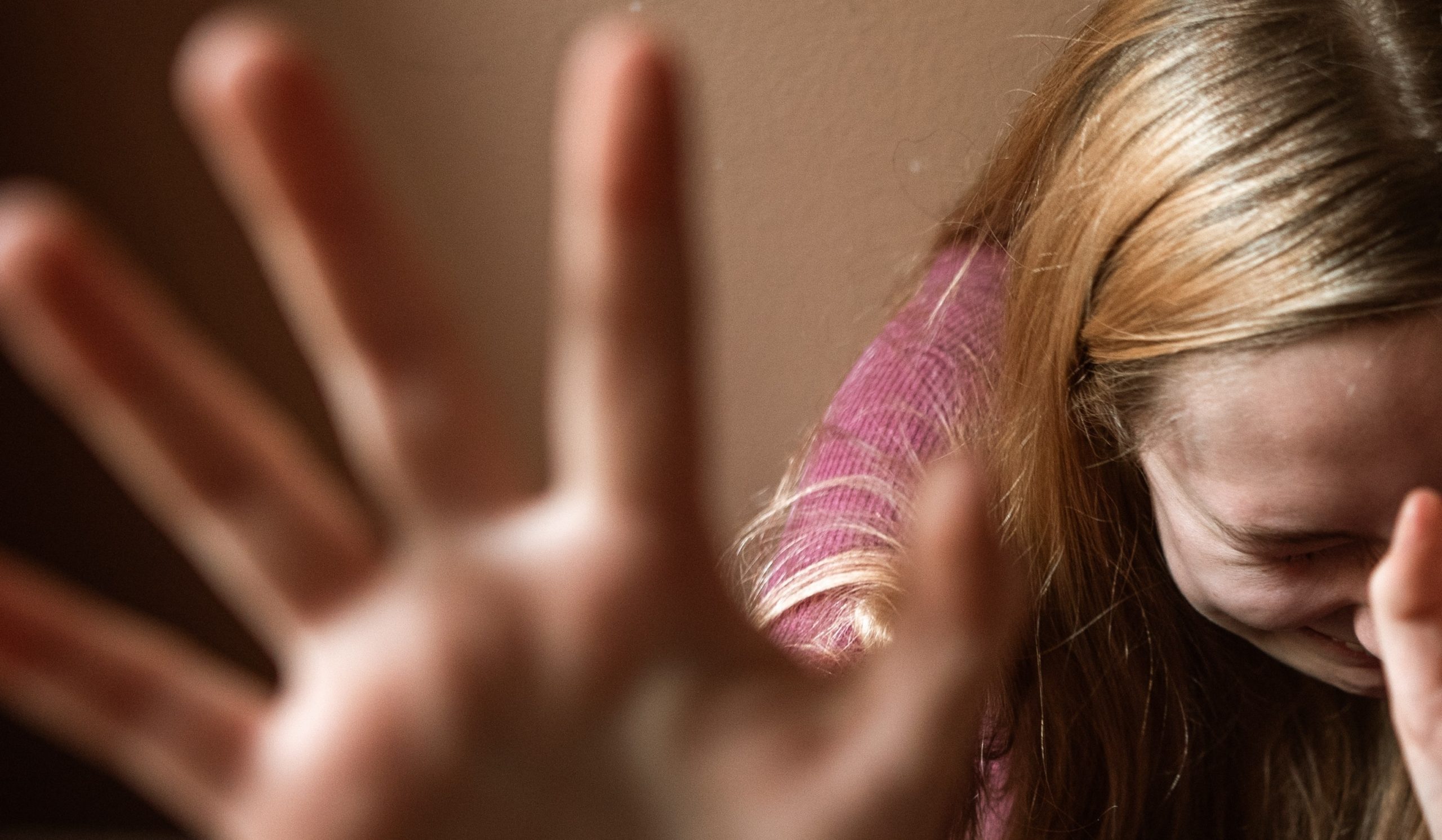 Jueza redujo pena a abusador tras determinar que violación de 11 minutos fue 