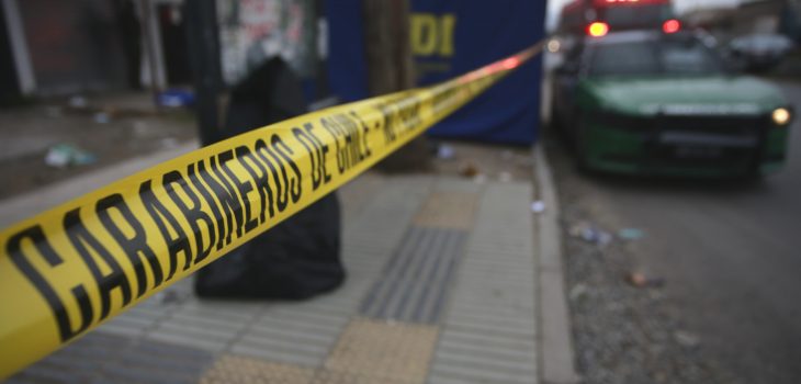 Mujer es encontrada con más de 70 puñaladas en Papudo