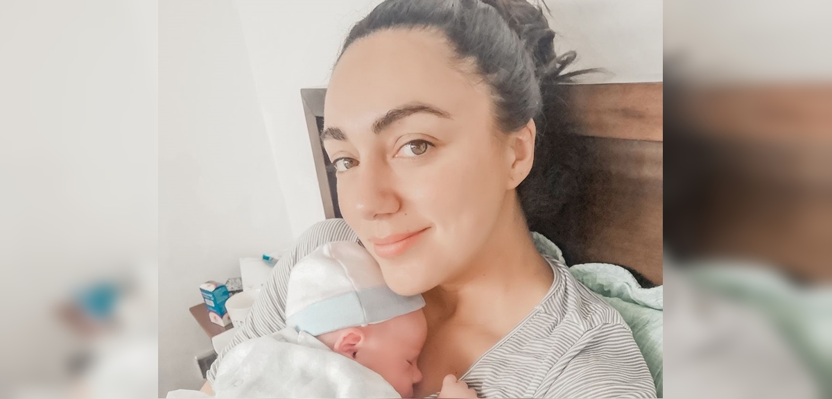 Periodista Clarisa Muñoz publicó enternecedora postal junto a su pequeño hijo: ya tiene tres meses
