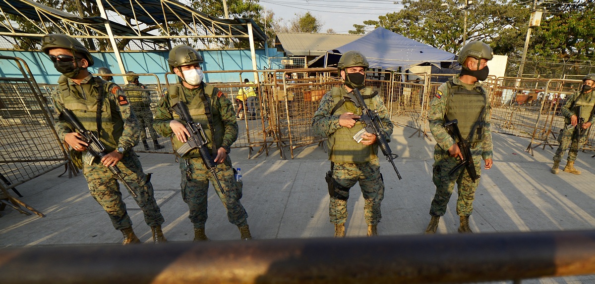 Ecuador decreta Estado de Excepción para cárceles tras motín con 116 muertos y decenas de heridos