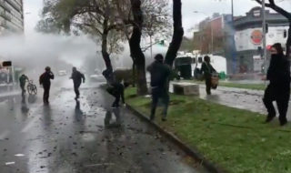 protestas en las afueras del parque O'Higgins