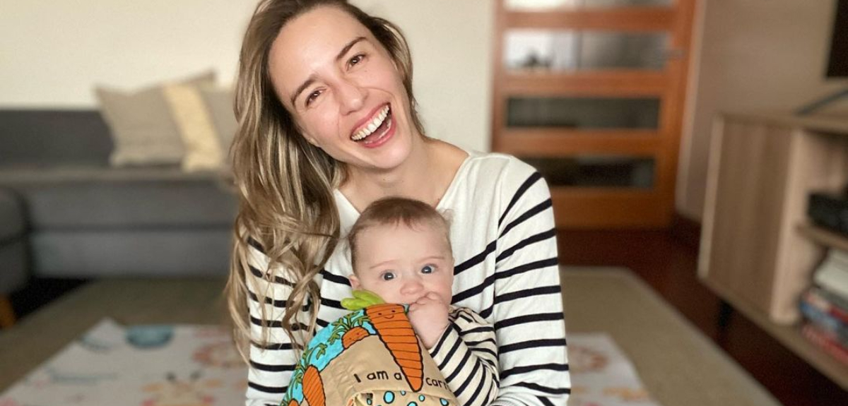Valeria Ortega celebró los 8 meses de su hijo Oliver con tiernas postales: mostró cuánto ha crecido