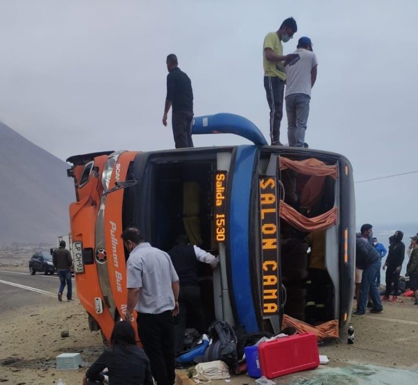 Impactantes Imágenes: 40 Lesionados Tras Volcamiento De Bus Entre ...