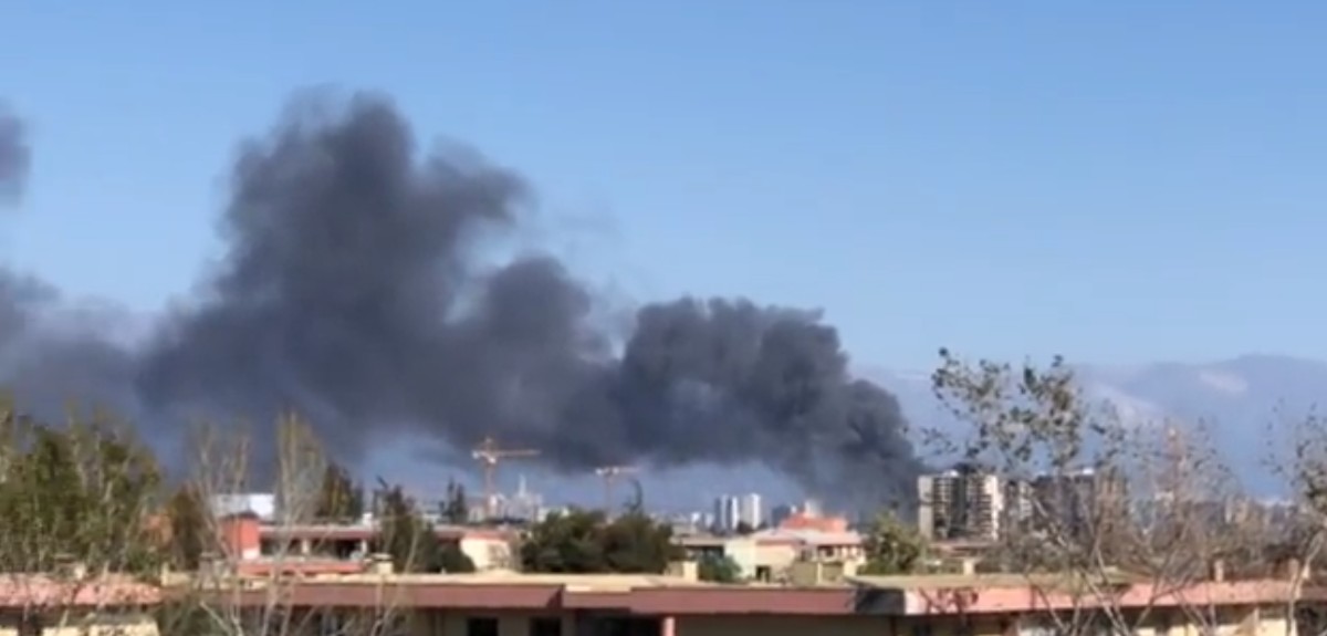 Incendio consume tres fábricas en Macul: fuego pone en peligro población "El Esfuerzo"