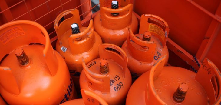 Golpe a las municipalidades: Contraloría advirtió que no pueden vender gas licuado a los vecinos