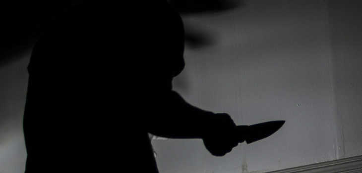 Defiende a su pareja de insultos homofóbicos y resulta apuñalado