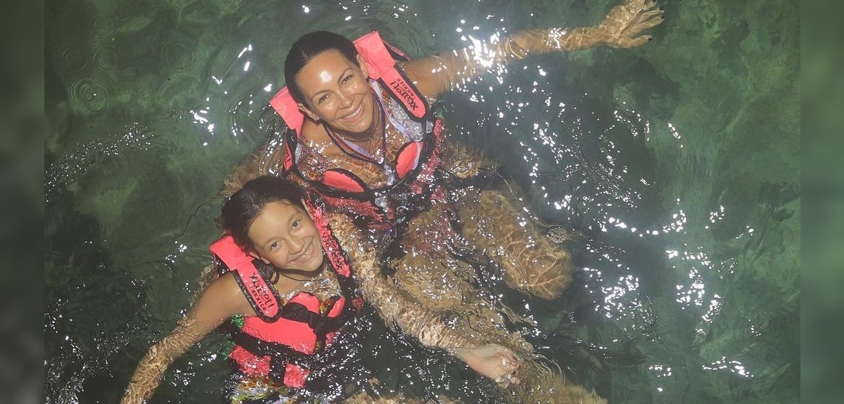 Claudia Arnello disfruta sus vacaciones con su hija en México