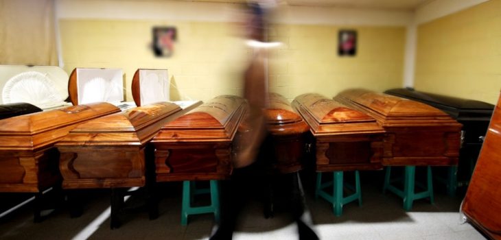 Revelan 'letra chica' de la PGU: funerarias advierten pérdida de $200 mil para gastos mortuorios