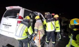 Choque de furgón y bus de pasajeros en región de Tarapacá