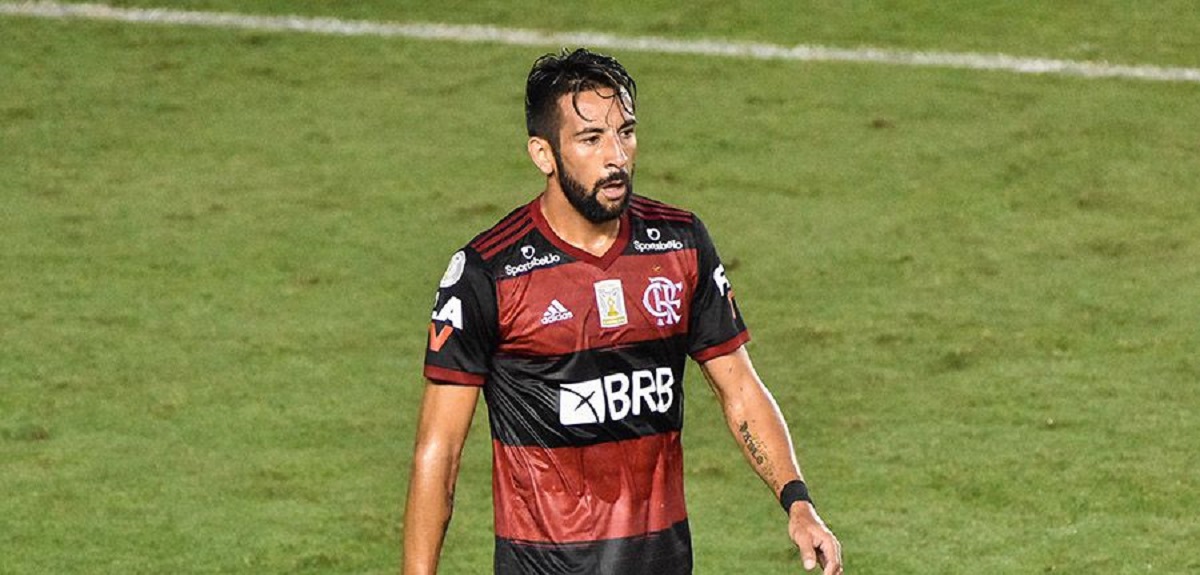 ¿Buscará estar cerca de sus hijas? Complejo escenario de Mauricio Isla lo alejaría del Flamengo
