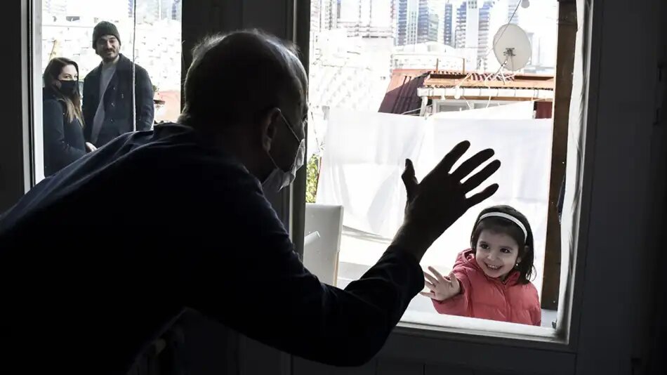 El desolador relato de hombre que lleva 14 meses en cuarentena tras dar positivo 78 veces a COVID-19