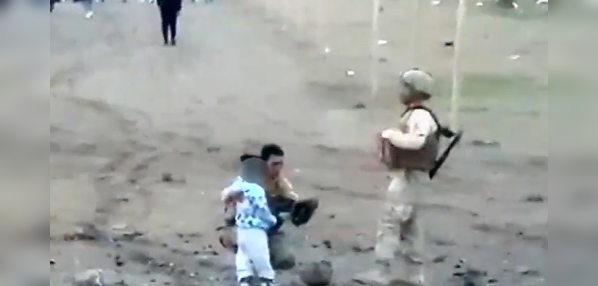 Niño ciego quedó abandonado en medio de masiva llegada de inmigrantes: fue contenido por militares