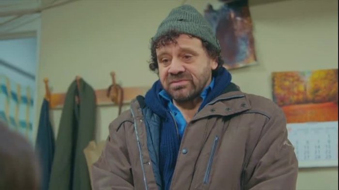 La carrera de Reha Özcan, el actor que interpreta a Adil en 'Doctor Milagro'