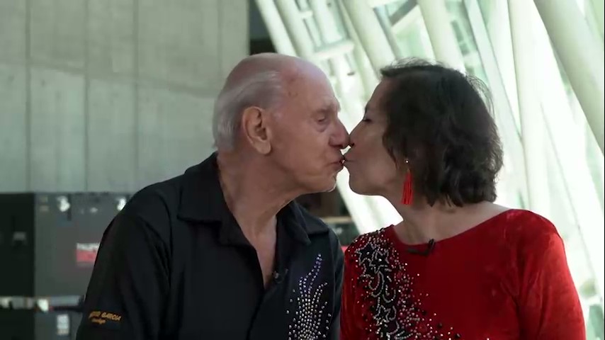 Pareja de adultos mayores emocionó con romántica historia en 'Talento Rojo': “Amor a primera vista”
