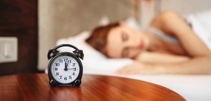 Tiktoker mostró técnica para quedarse dormido en tan solo dos minutos: video es viral
