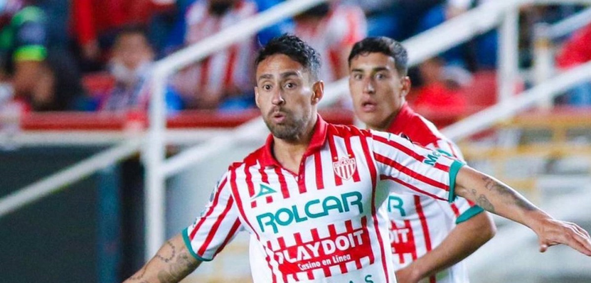Jorge Valdivia salió del Necaxa tras 4 partidos y ahora está en la órbita de club del fútbol chileno