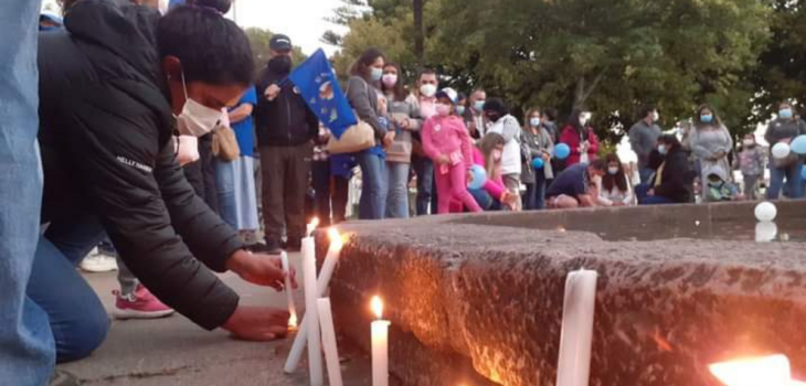 Con emotiva velatón, se conmemoró un año de la desaparición de Tomás Bravo: “No hay respuesta”