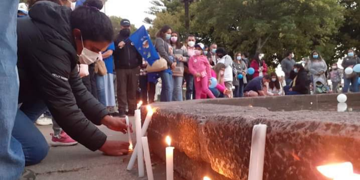 Con emotiva velatón, se conmemoró un año de la desaparición de Tomás Bravo: “No hay respuesta”