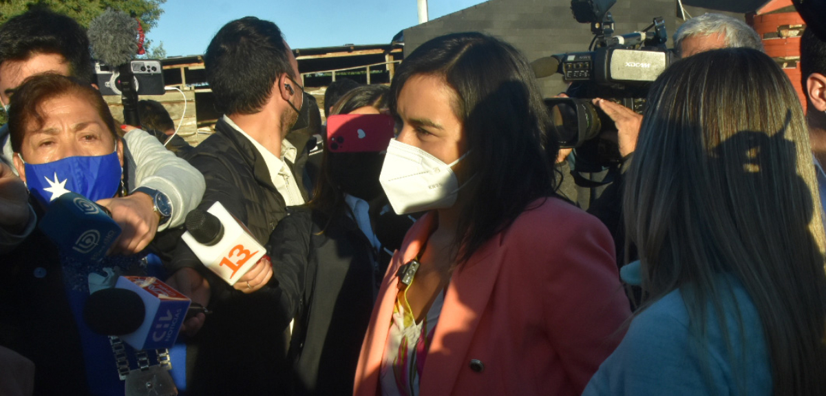 Hallan auto quemado y lienzo con mensaje para Izkia Siches camino a Temucuicui: 