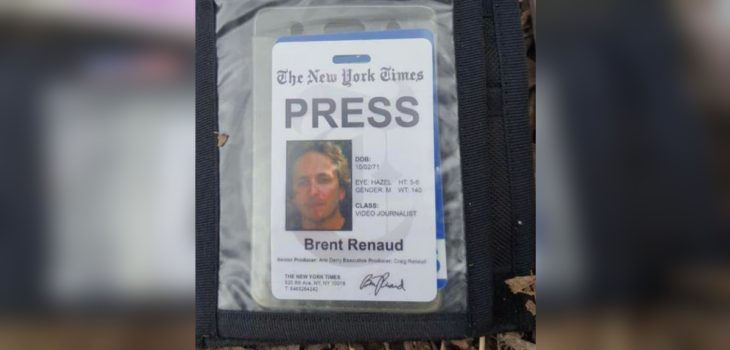 Credencial de periodista asesinado en Ucrania