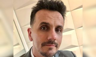 Sergio Lagos mostró rutina de skincare que le hizo su hija