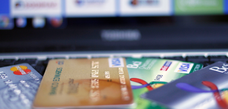 Revelan grandes diferencias en cobros por mantención en tarjetas de crédito