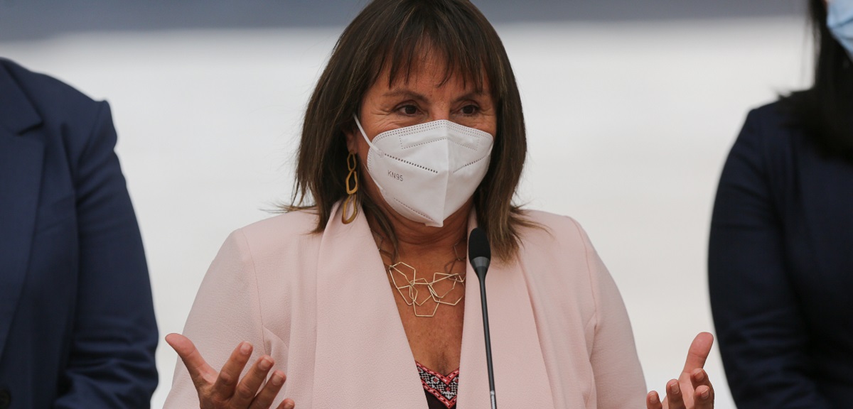 Ministra de Desarrollo Social anunció beneficio vencido en matinal de TV: 