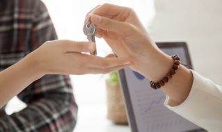 Mujer pierde departamento adquirido con subsidio tras arrendarlo en Valparaíso