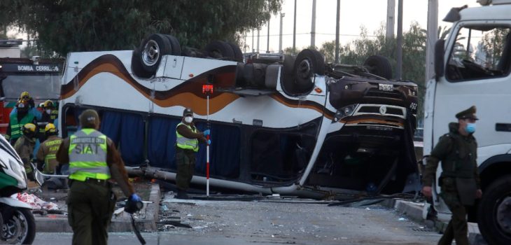 Volcamiento de bus con pasajeros en Cerrillos dejó dos muertos y 15 lesionados