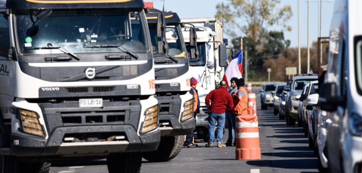 Camioneros deponen paro tras acuerdo con gobierno