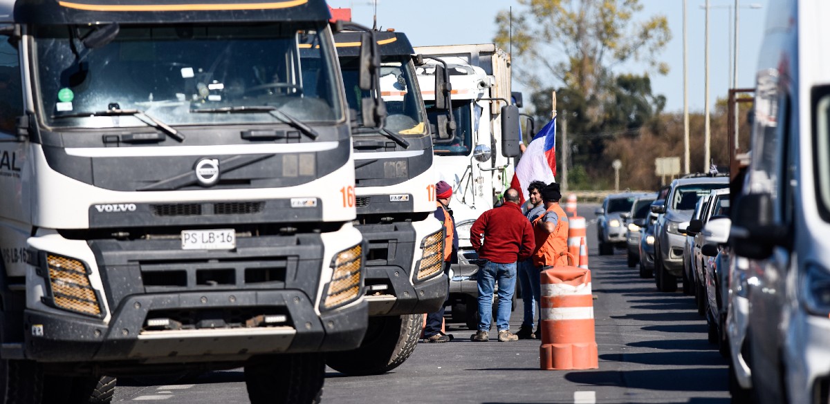 Camioneros deponen paro tras acuerdo con gobierno