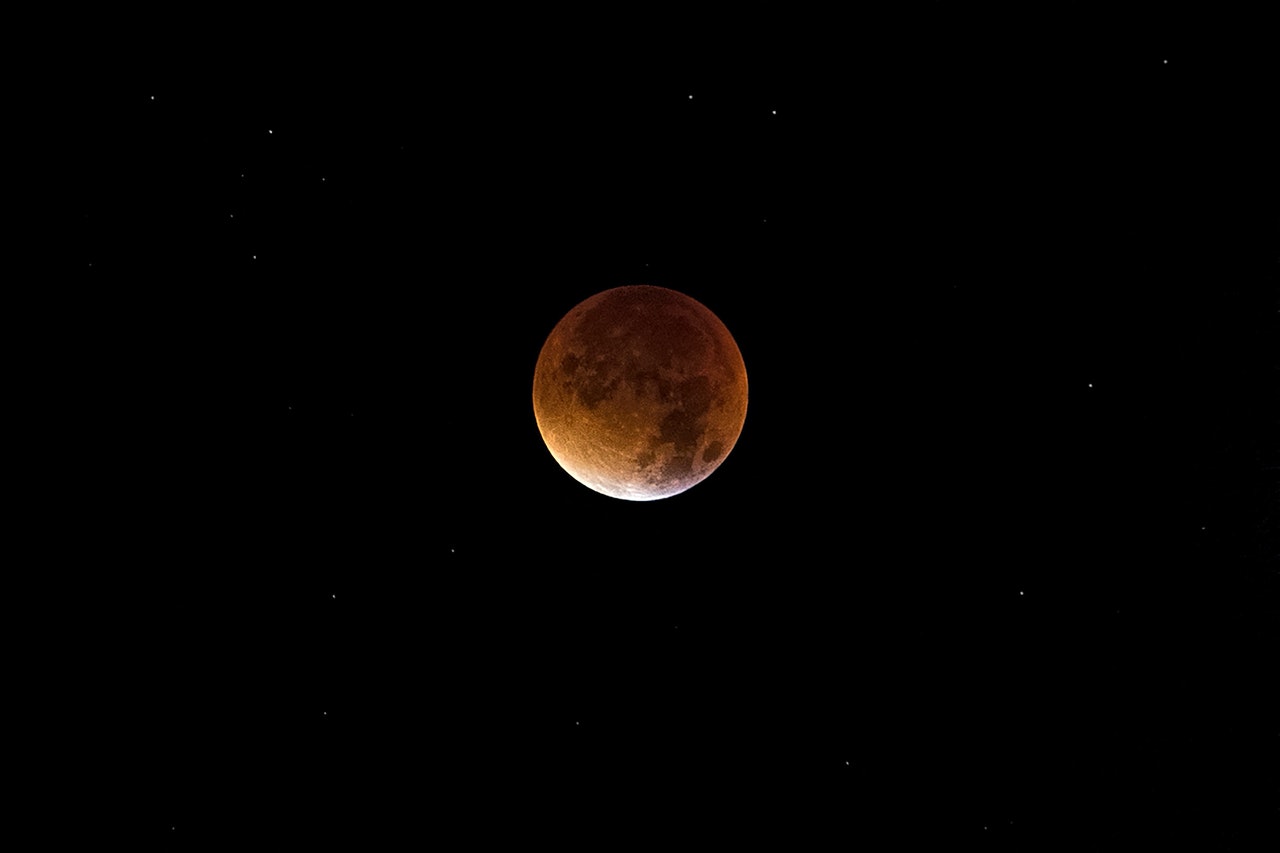 A qué hora ver el eclipse lunar