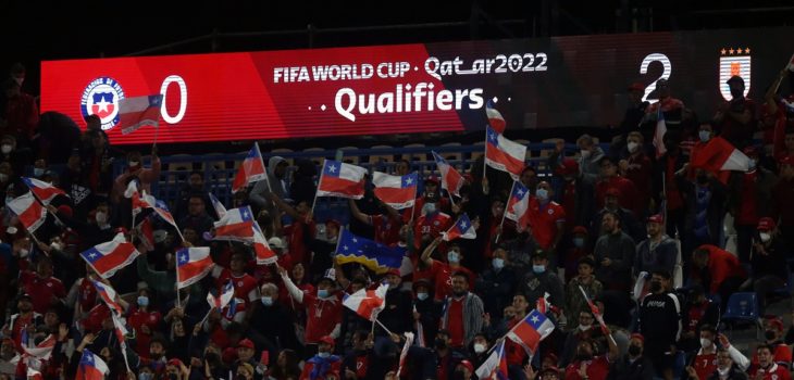 Otra vez por lo mismo: FIFA reveló castigo para Chile por mal comportamiento de los hinchas