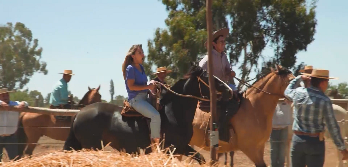 Mariana Derderián pasó susto al participar en trilla sobre yegua en Disfruta la ruta