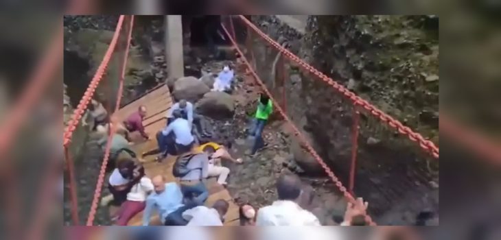 Cayó un puente colgante en México