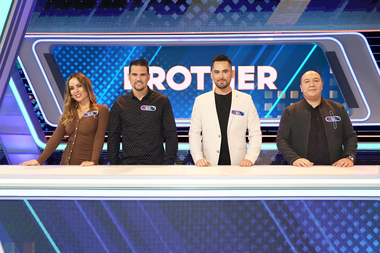 Maura Rivera con su esposo, hermano y cuñado