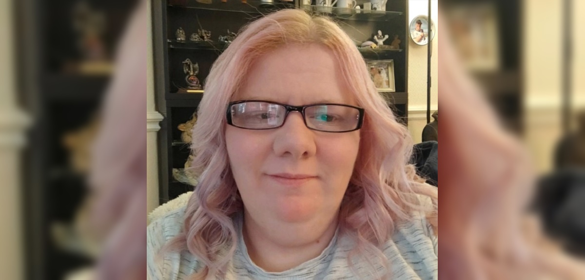 Mujer padece extraña condición que la hace 'oler a pescado': 