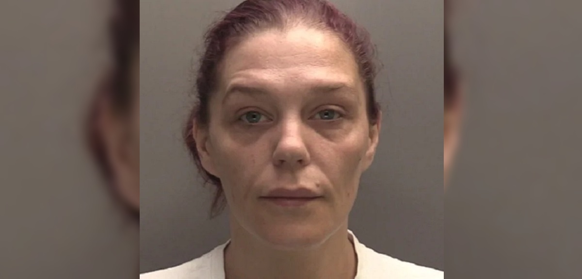 Inglesa drogó y abusó sexualmente a joven de 15 años durante todo un año: quedó embarazada de él