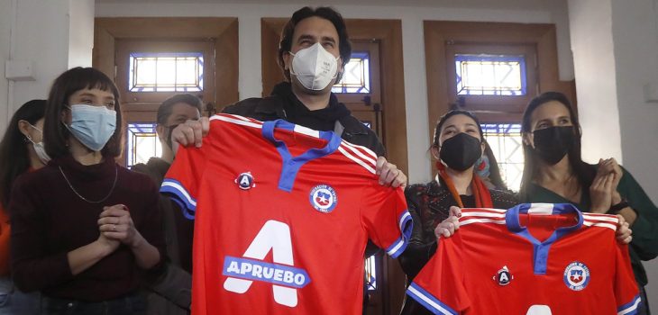 La Roja rechazó uso de la camiseta en campaña por el Apruebo