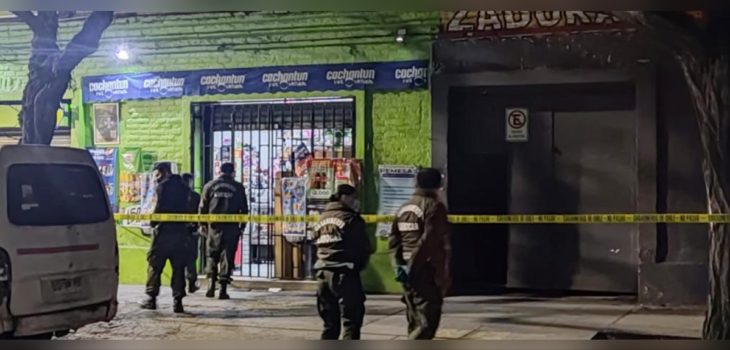 asesinan a mujer en almacén de Santiago Centro