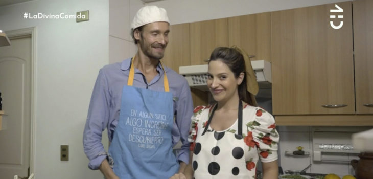 Daniela Palavecino cocina con su esposo estonio y hablan de sus garabatos chilenos favoritos