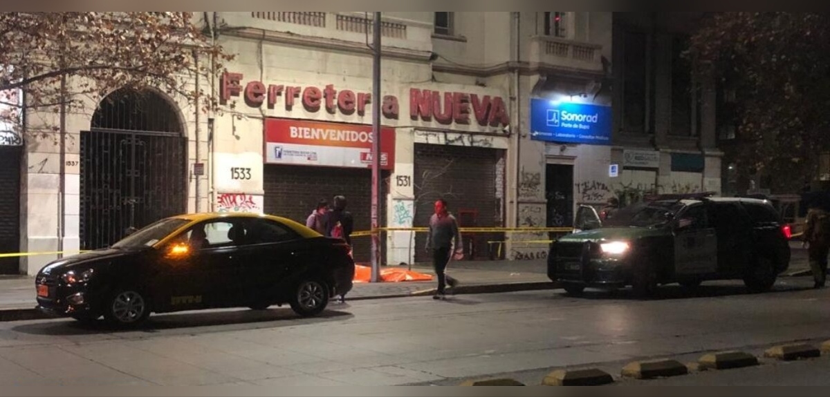 hombre murió en Santiago centro y taxista acusó que patrulla no lo auxilió