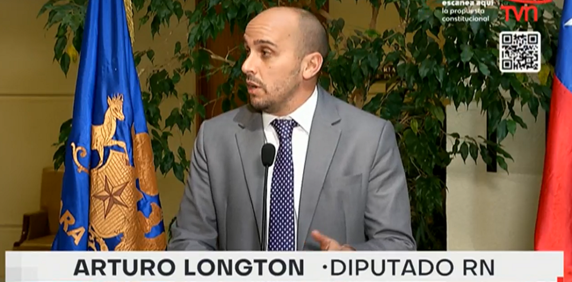 Arturo Longton reaccionó a fail de TVN: lo confundieron con su hermano