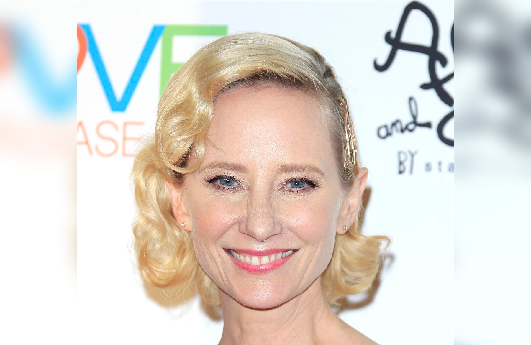 Actriz Anne Heche está en coma y con quemaduras tras violento accidente automovilístico