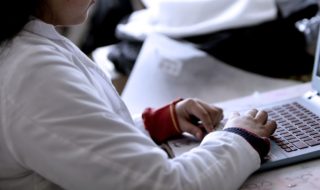 Junaeb retrasa entrega de notebooks a 150 mil estudiantes y posiblemente en colaciones