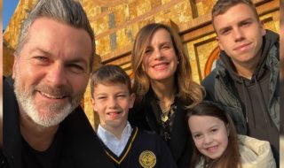 Diana Bolocco emocionada por primera comunión de su hijo: compartió fotos de celebración familiar