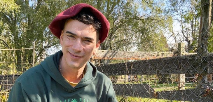 El radical cambio de vida de Iñigo Urrutia: de actor a mantener jardines en el sur del país