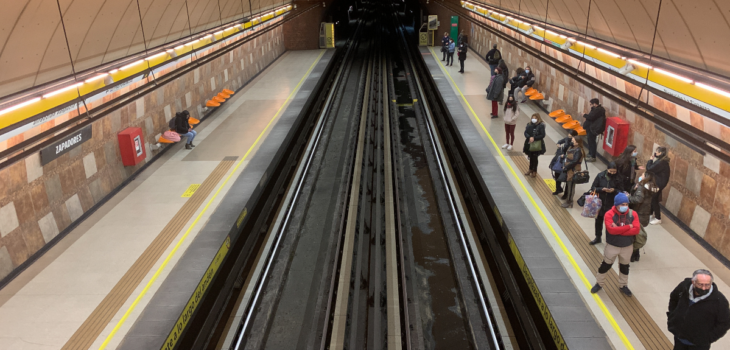 Muere persona no vidente tras caer a vías del Metro.