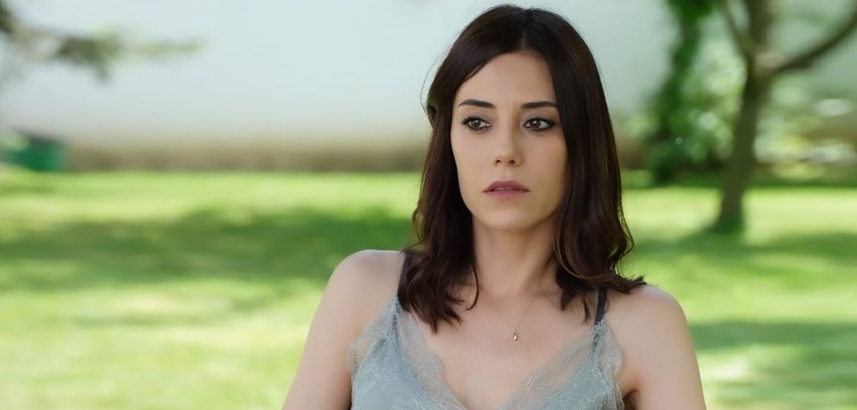 Cansu Dere cambio look revista