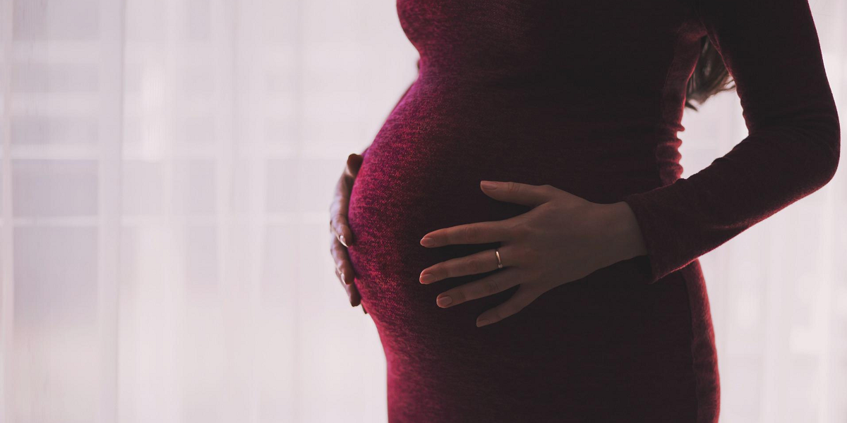 Mujer quedó embarazada de mellizos, pero de diferentes padres: el atípico caso que impactó a Brasil